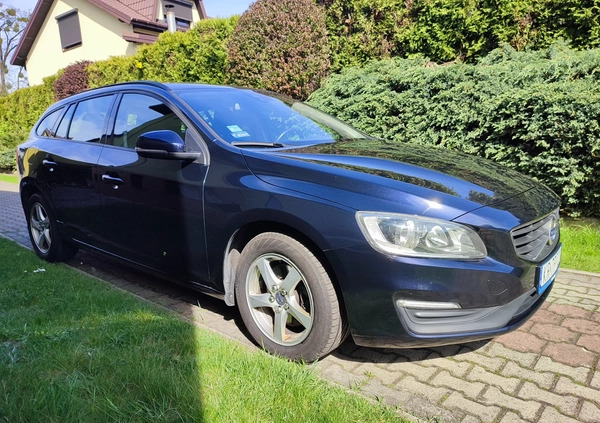 Volvo V60 cena 40999 przebieg: 240000, rok produkcji 2016 z Kraków małe 137